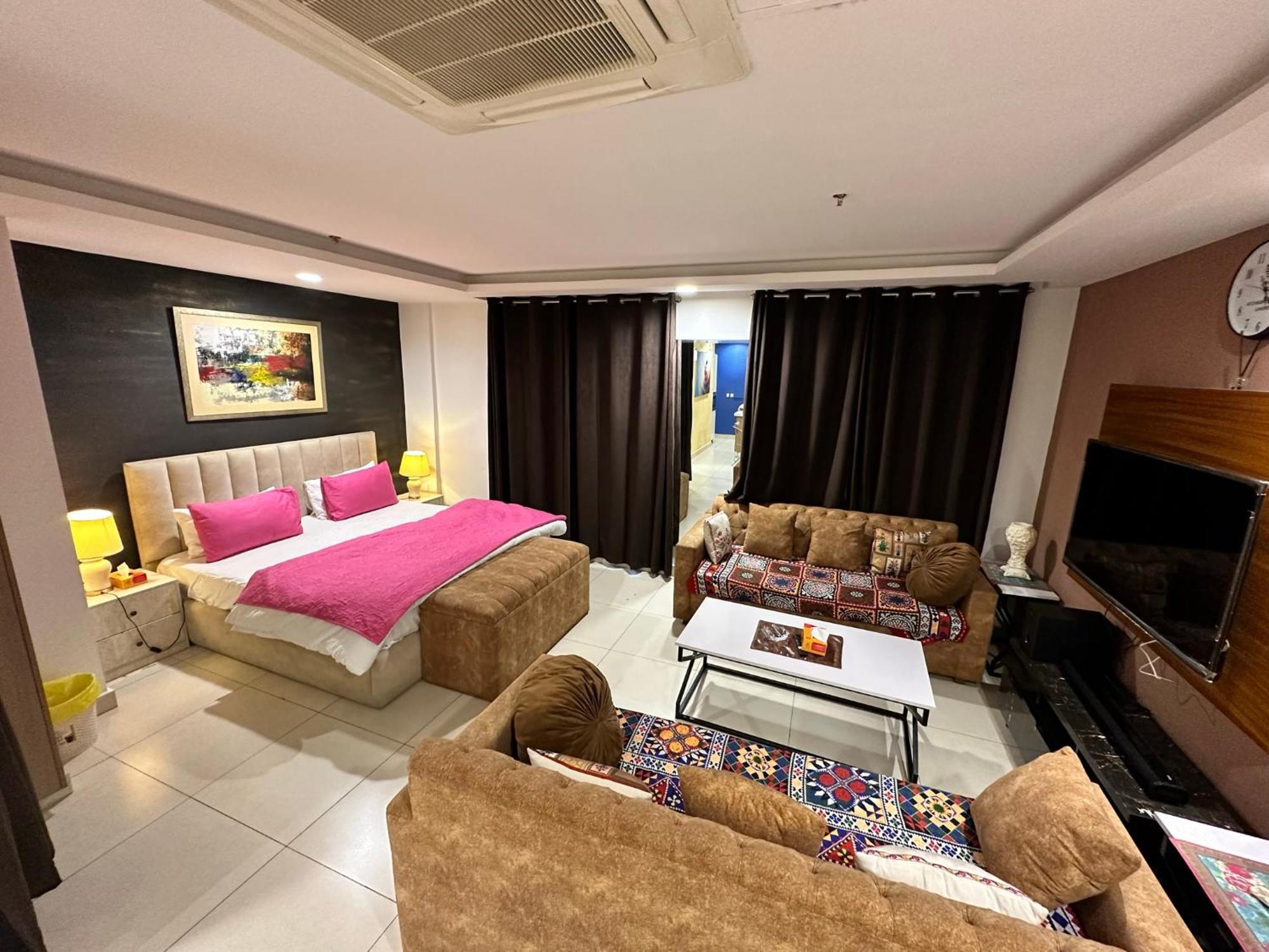 Sunset Luxury Gold Crest Mall Residency Lahore Exterior photo